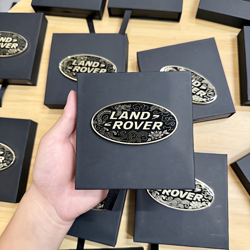 适用路虎中网黑金珐琅彩车标揽胜运动版极光星脉后尾标改装侧标贴