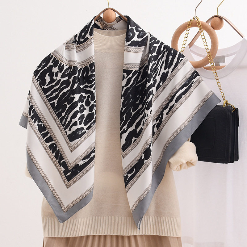 2年春夏新款丝巾个性风潮小方巾法式复古豹纹90丝巾方巾,服饰配件/皮带/帽子/围巾,围巾/丝巾/披肩,淘宝优惠券,粉丝福利购,淘宝优惠卷