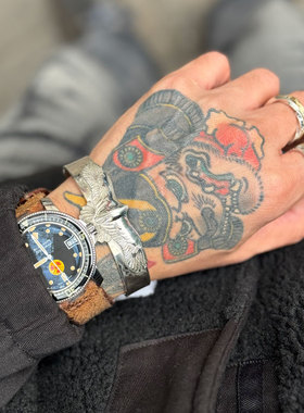 六代飞隼造型平打复古手镯