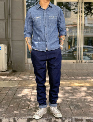 刷毛颗粒感蓝染牛仔锥形休闲裤