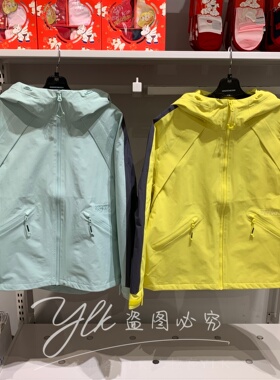 斯凯奇2026春新款休闲女子运动连帽梭织外套冲锋衣P126W049