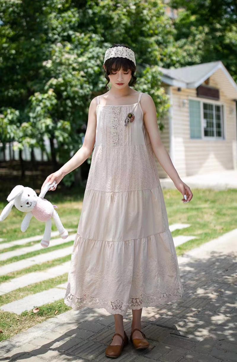 森女系纯棉中长款水溶吊带裙子