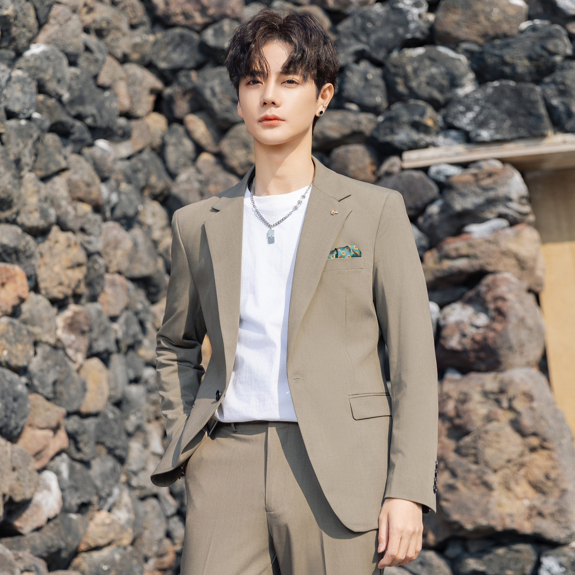 休闲西装男士2026春秋季新款高级感通勤宽松西服外套上衣两件套装