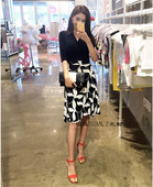 新款 D家裹身裙明星同款 修身 2025夏装 显瘦黑白印花连衣裙女中长款