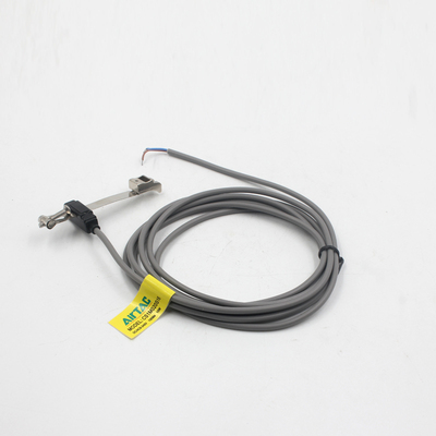 亚德客感应磁性开关CS1-M-020-S6/S10/S16/S20/S25/S32/S40 DS1-M