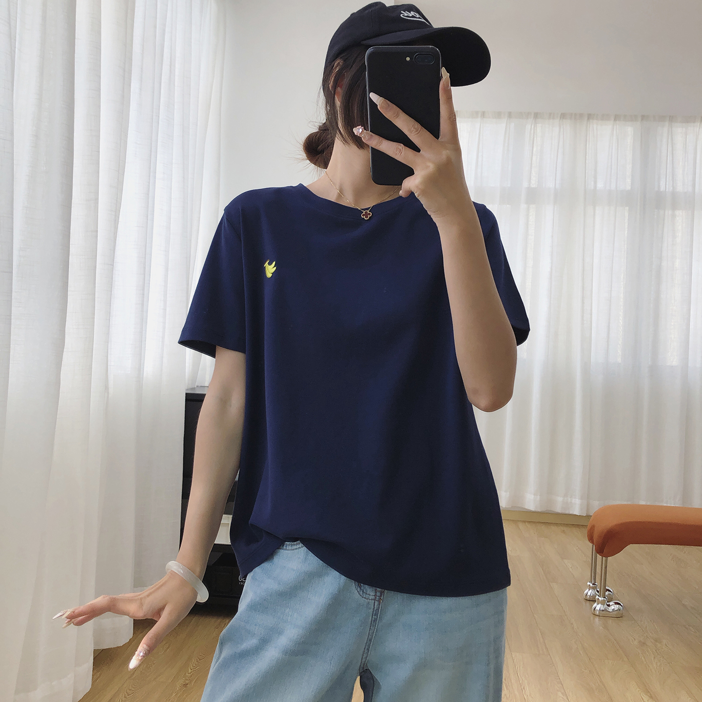 柔软亲肤香蕉刺绣纯棉短袖T恤女