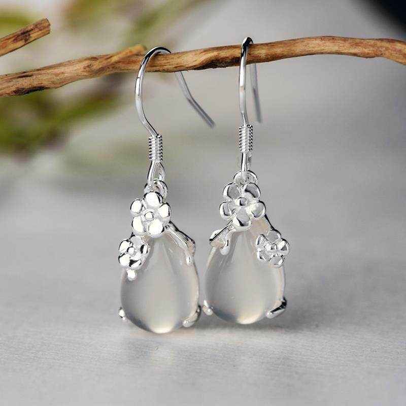 原创925银梅花镶仿冰种白玉髓耳坠女复古气质水晶耳环超仙气耳饰,饰品/流行首饰/时尚饰品新,耳环,淘宝优惠券,粉丝福利购,淘宝优惠卷