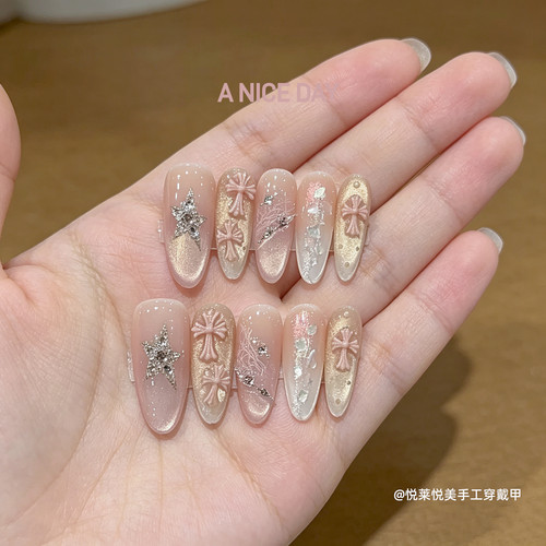 纯手工穿戴甲2026新款纯欲清冷裸透粉渐变细闪碎贝壳十字堆钻美甲