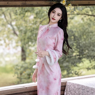 江南司造丨旗袍粉色秋冬新中式2025新款高端大气上档次年轻款清荷
