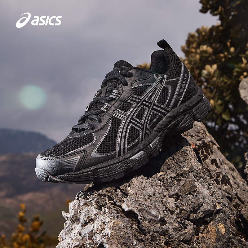 亚瑟士女子耐磨透气跑步鞋