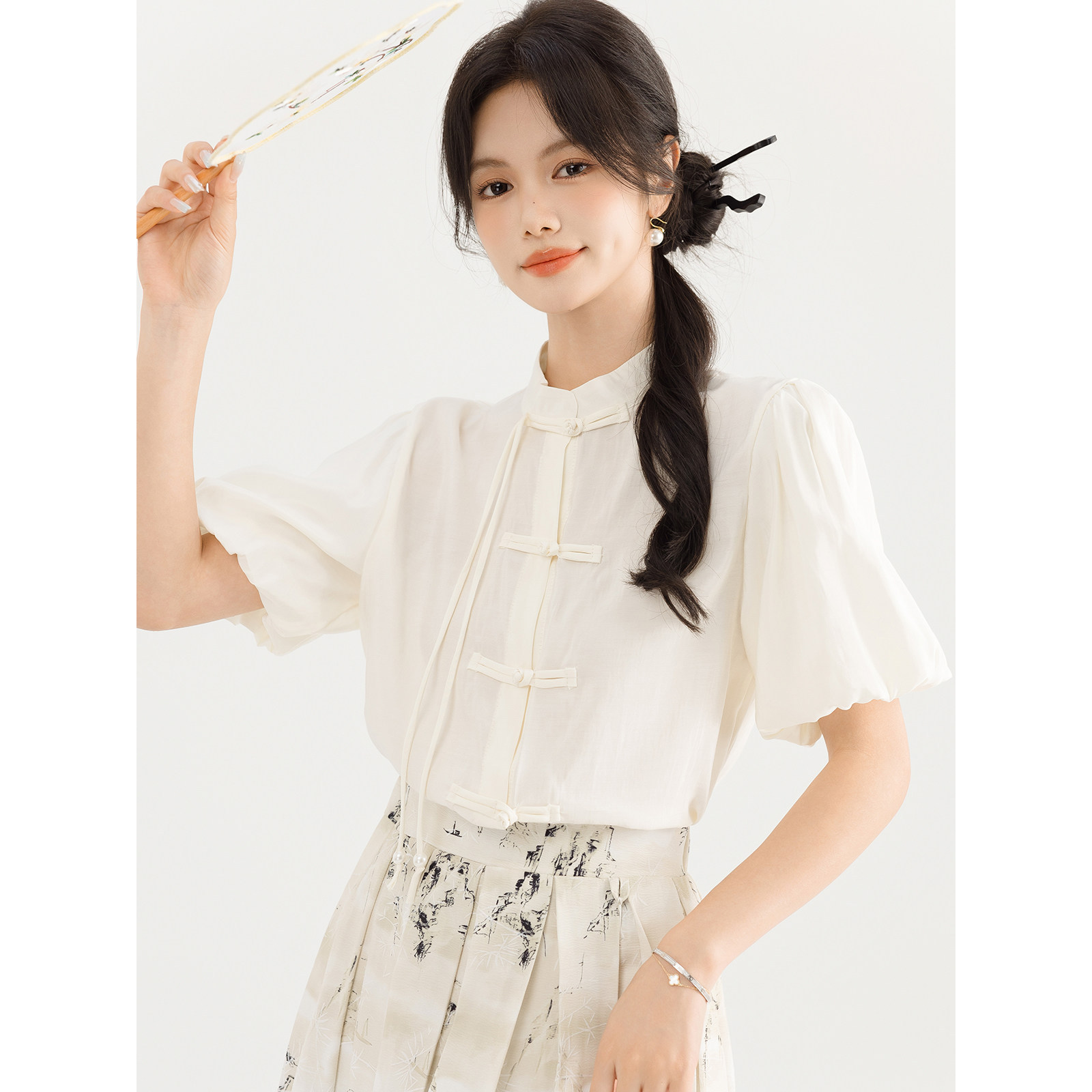 品牌折扣正品女装断码清仓特价不能退换设计感气质显瘦纯色常规短