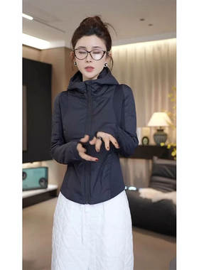 品牌折扣正品女装断码清仓特价不能退换欧货时尚黑色修身轻薄棉服