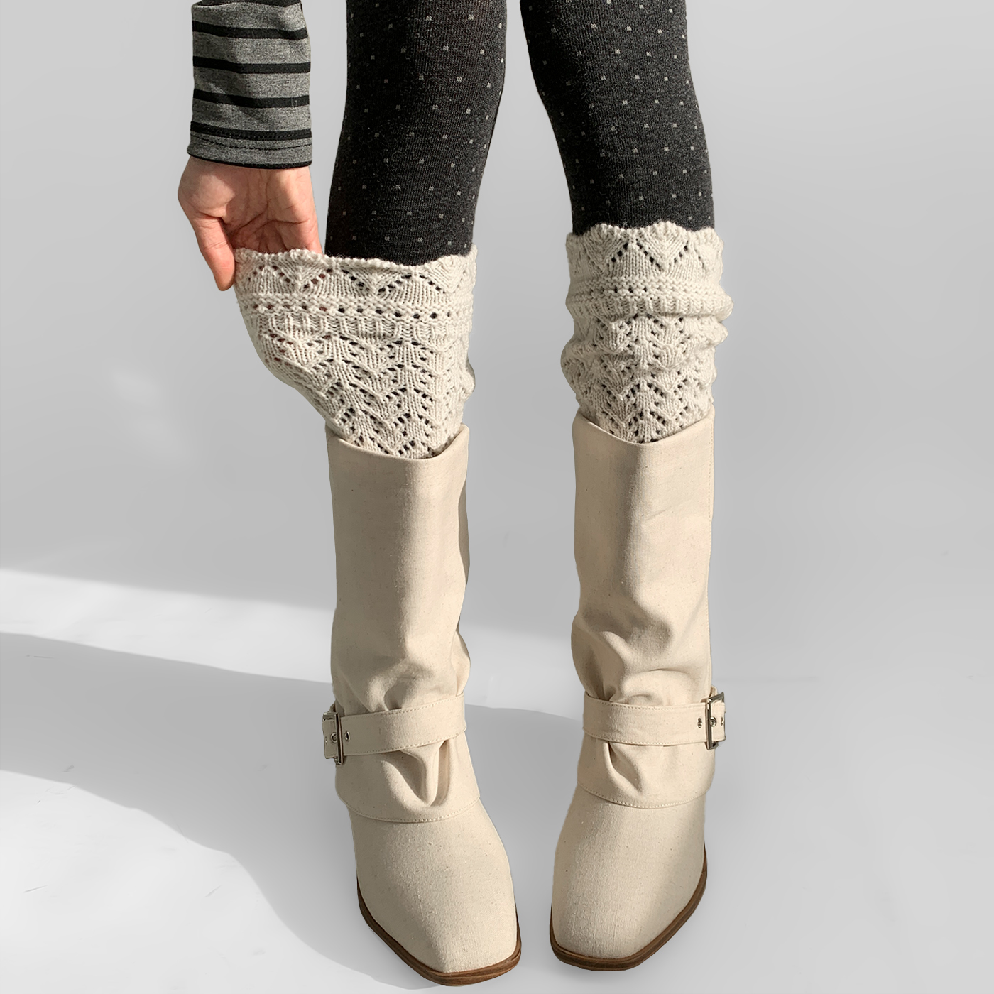 夜间教习室袜子女款秋冬白色毛线针织中筒袜镂空配长靴灰色堆堆袜