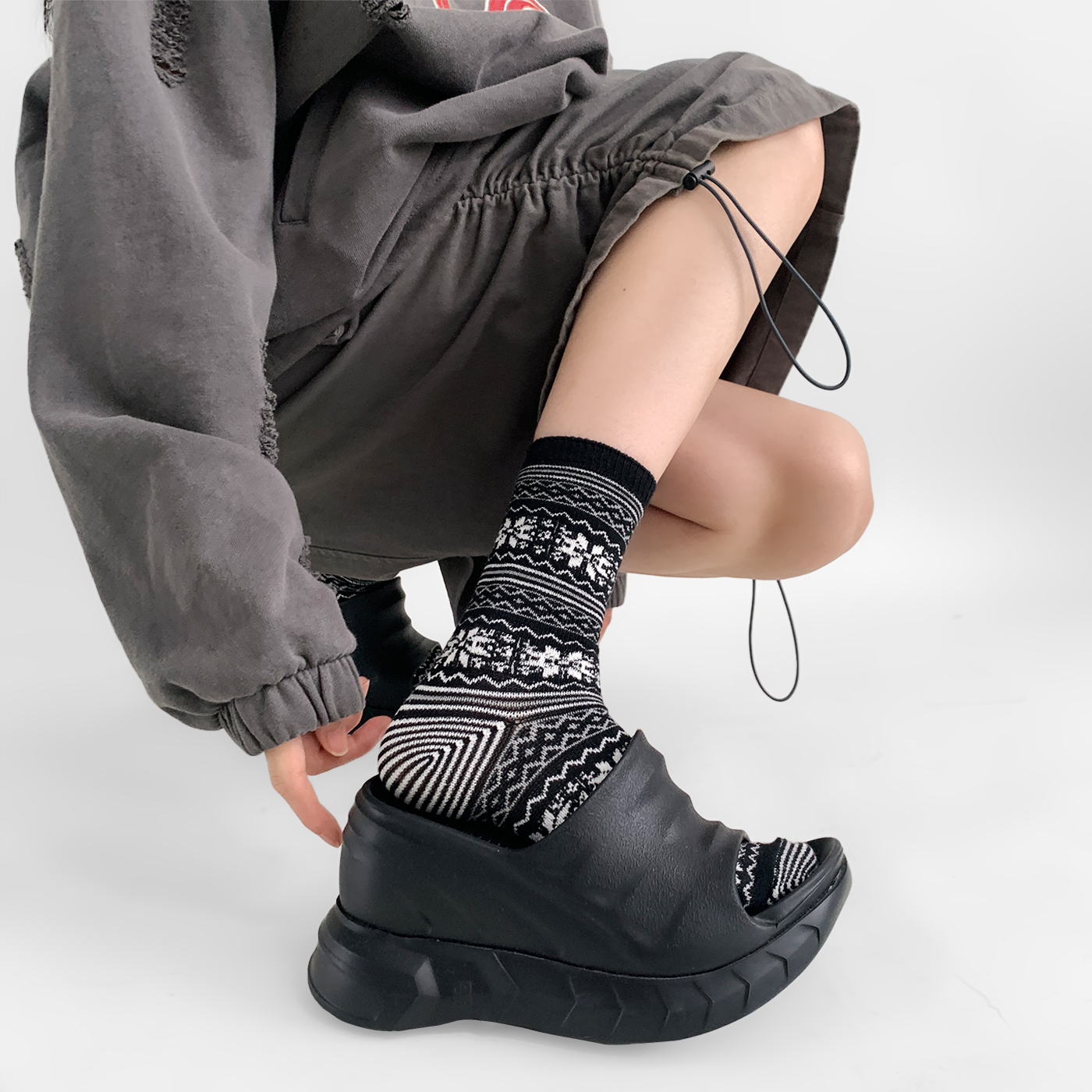 【清仓】夜间教习室条纹袜子女秋冬季保暖加厚复古黑白印花中筒袜