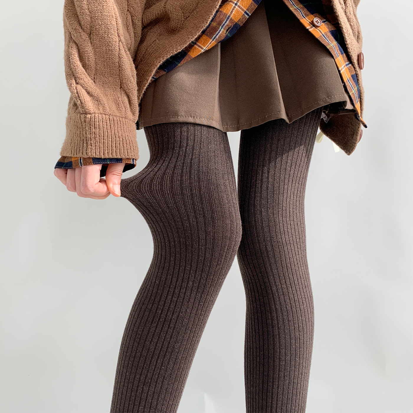 夜间教习室咖色打底裤女春秋款美拉德针织竖条纹显瘦外穿打底裤子