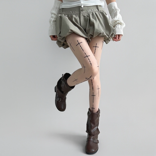 夜间教习室肤色丝袜女夏薄款 袜性感黑丝配靴子 十字架印花甜美连裤