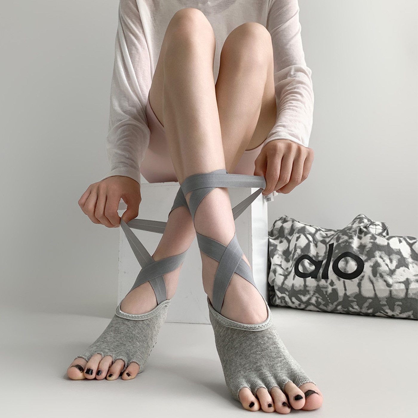 夜间教习室灰色瑜伽袜女夏薄款硅胶防滑绑带袜普拉提分趾运动袜子,女士内衣/男士内衣/家居服,船袜,淘宝优惠券,粉丝福利购,淘宝优惠卷