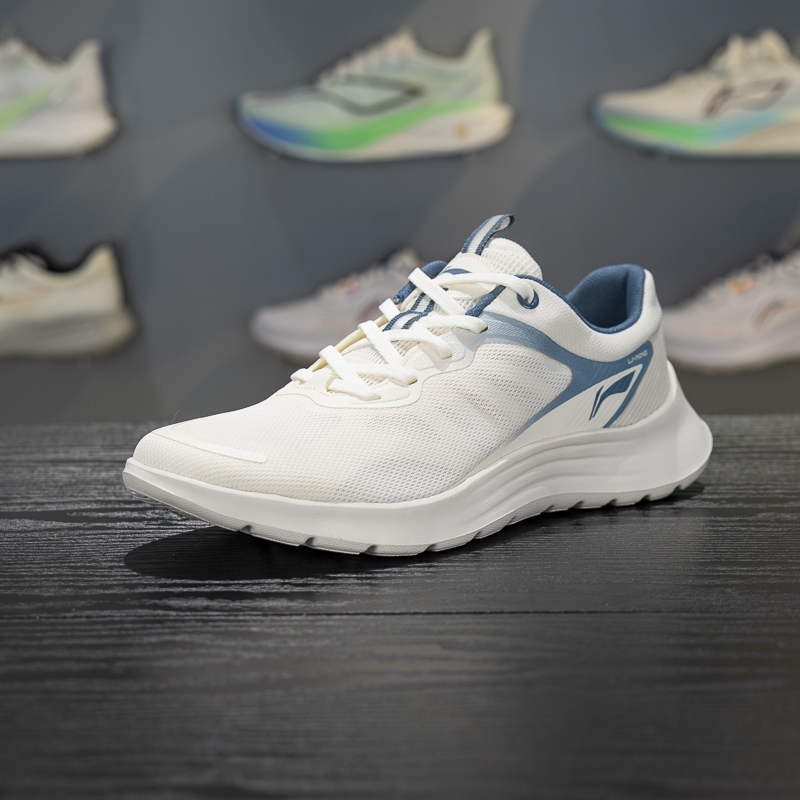 李宁男子休闲慢跑鞋2025春季新款时尚百搭减震防滑运动鞋ARSV071