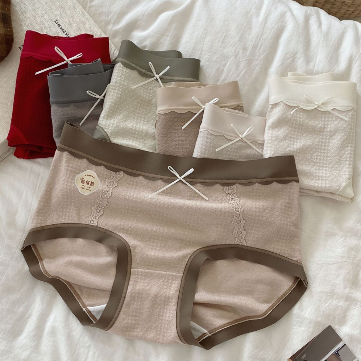 暖呼呼秋冬德绒磨毛无痕女内裤中腰羊绒感亲肤包臀三角裤桑蚕丝