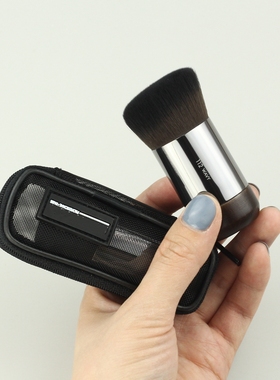 M家UF112抛光粉底刷 便携无痕 化妆刷斜头 小巧便携 易上妆