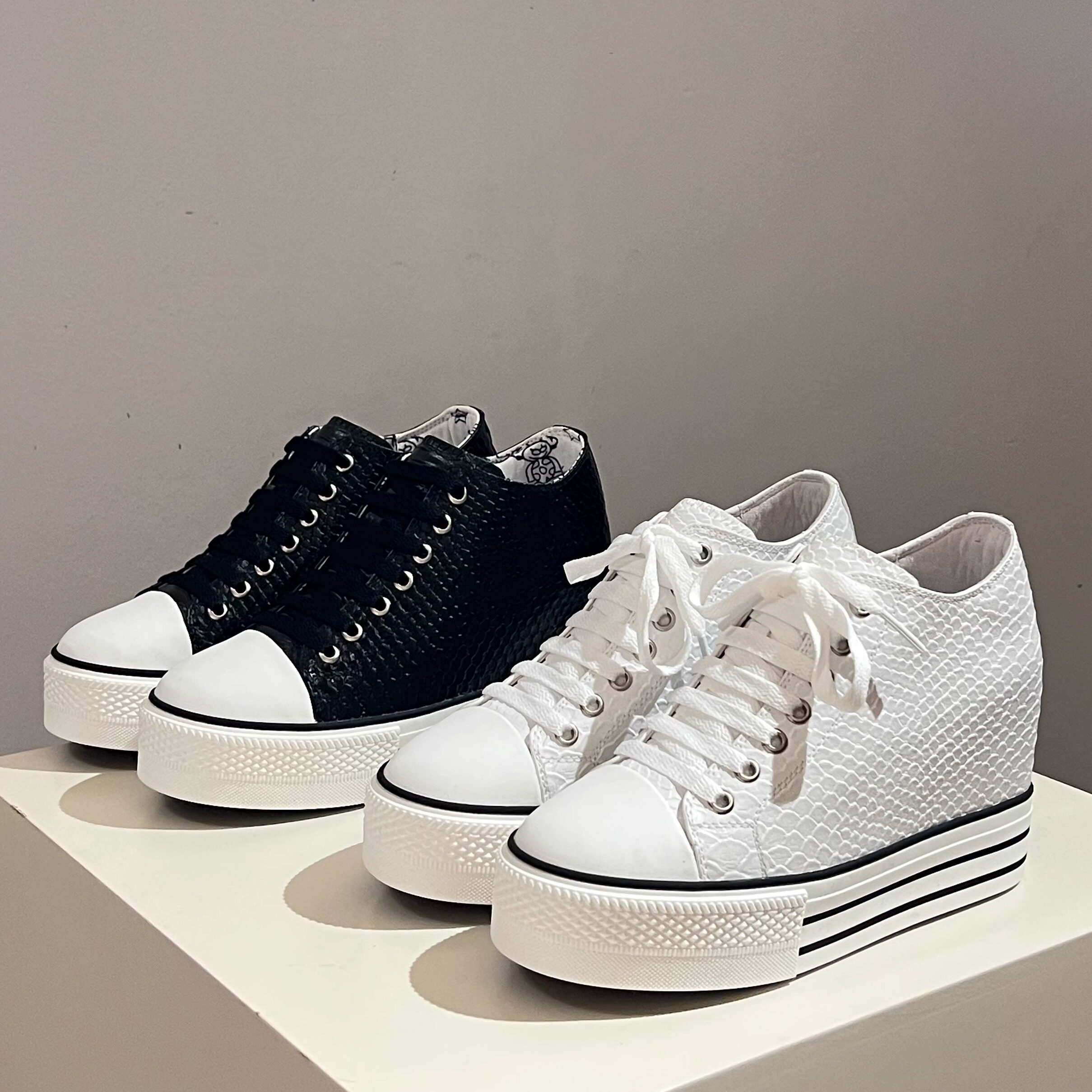 2026新款隐形10cm内增高小个子女鞋厚底高帮鞋轻便休闲板鞋不累脚