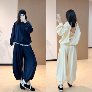 早秋慢感套装 松弛感里藏着小心机 ME 留白蕾丝叠层卫衣+卫裤