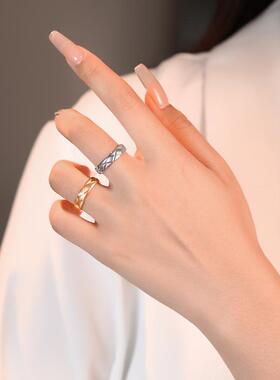 行业天花板交叉菱格纹戒指