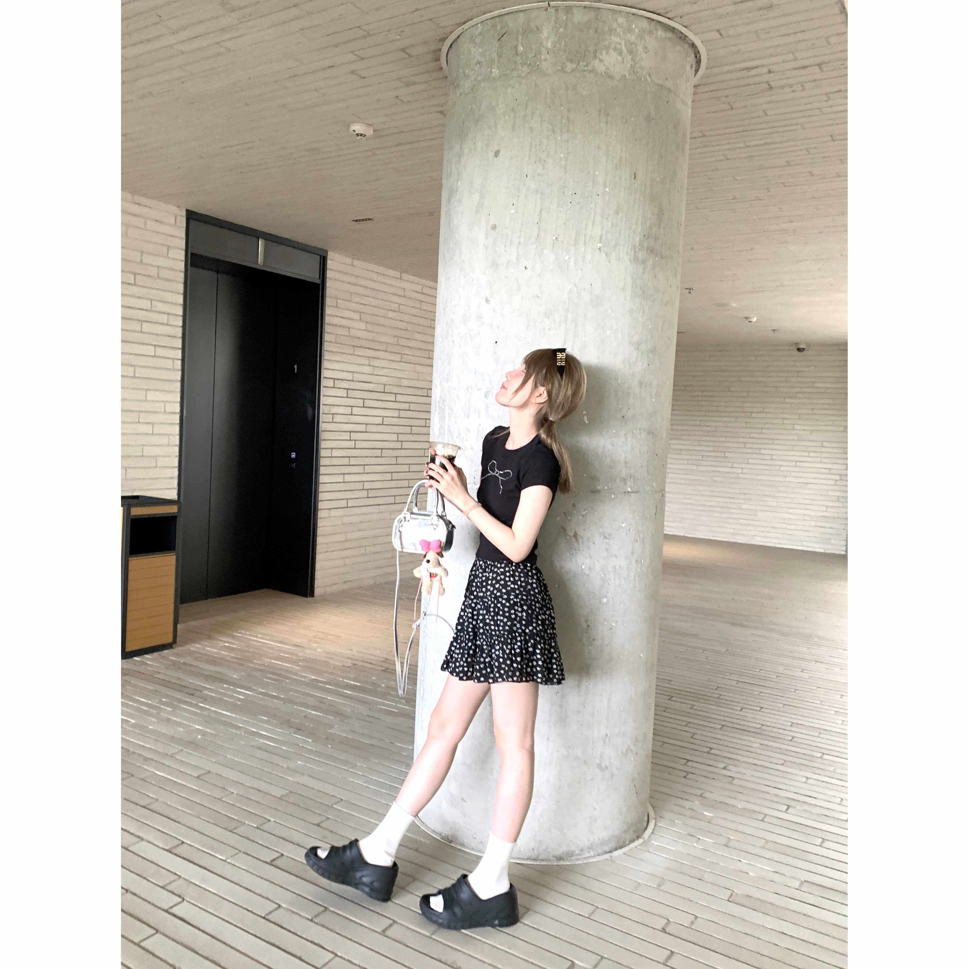 孔真真娜碎花油画黑色短裙夏日女式圆点饼裙小短裙