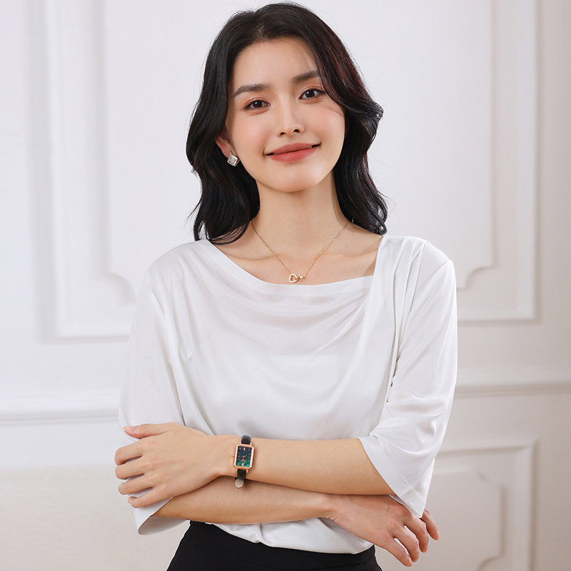 女士短袖体恤薄低领宽松型短袖
