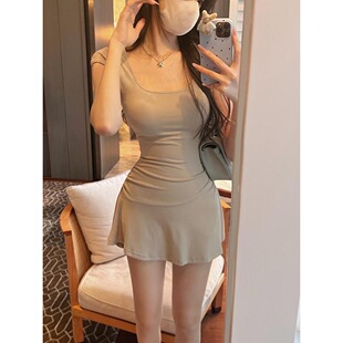 ins性感辣妹u领短袖连衣裙女夏季高级感修身短裙显瘦收腰a字裙子