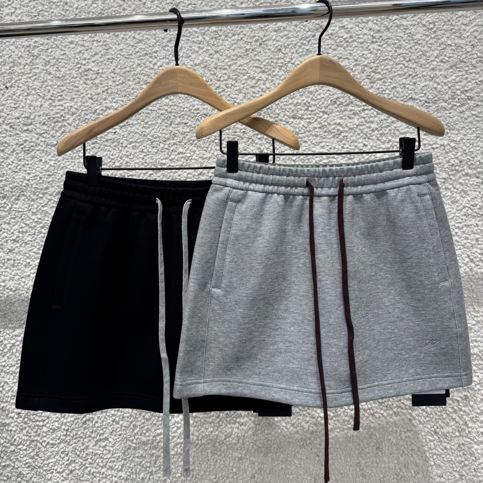 MO商场同款运动风短裙MBE3SKTT01