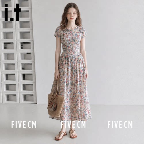 IT夏季温柔碎花连衣裙少女