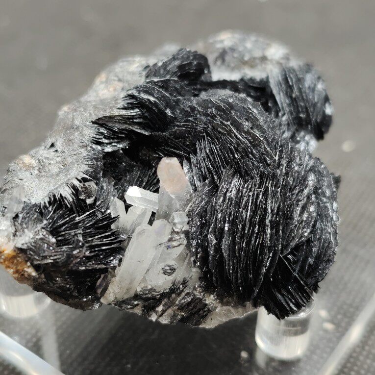 精品玫瑰镜铁矿水晶，天然矿物矿石矿标晶体科普收藏礼物摆件