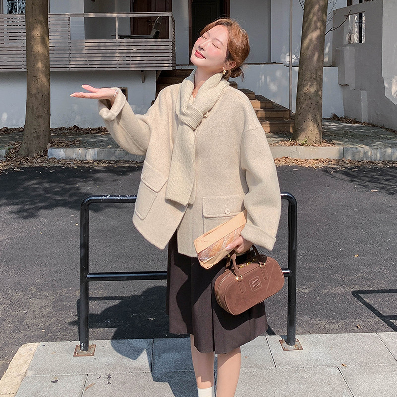 淡黄色韩系围脖毛呢短外套2025年冬季新款小个子洋气减龄呢子上衣,女装毛呢外套,2D122