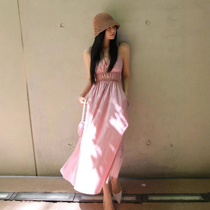 休闲版型度假风缩褶吊带抹胸连衣裙2025夏季新品女修身长裙