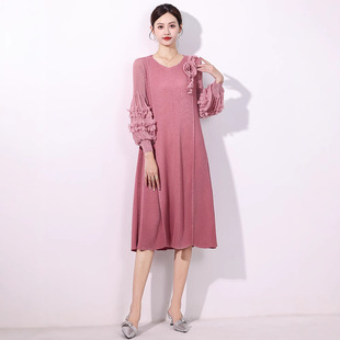 厂家直供2025夏季新款时尚立体花纯色褶皱裙子宽松大码显瘦连衣裙