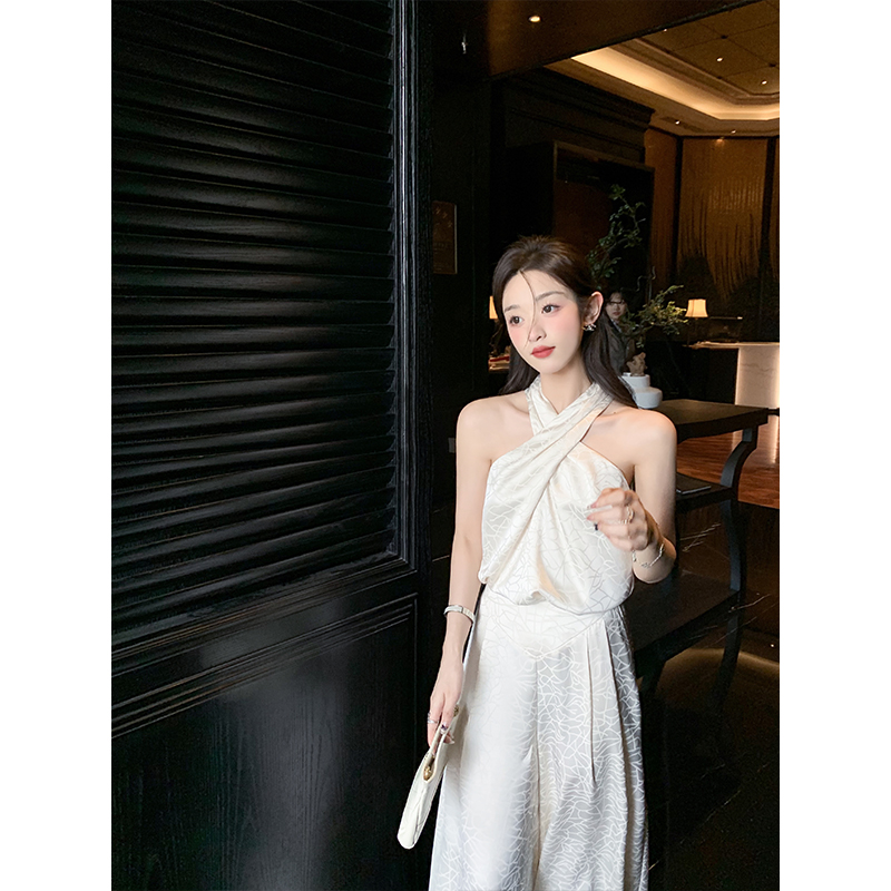 暗纹缎面交叉挂脖上衣&阔腿裤