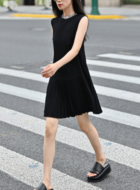2026春夏新款日本醋酸黑色显瘦女士连衣裙小黑裙无袖背心百褶裙子