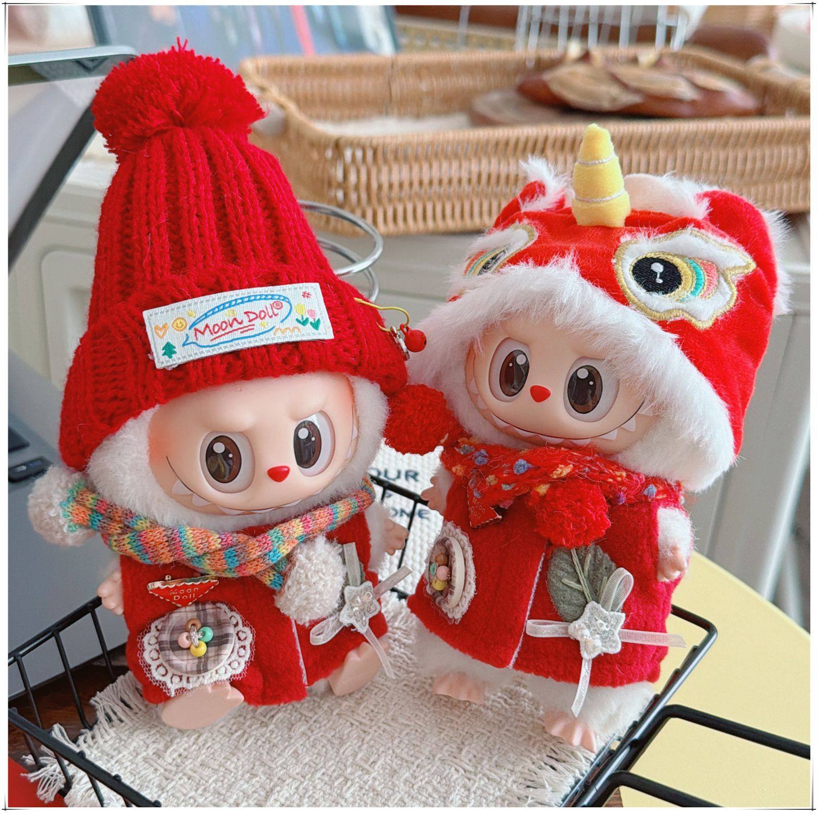 一二三代labubu娃衣17cm拉布布坐坐派对装扮红色新年马甲帽子围巾,模玩/动漫/周边/娃圈三坑/桌游,棉花娃娃/毛绒玩具娃衣,淘宝优惠券,粉丝福利购,淘宝优惠卷