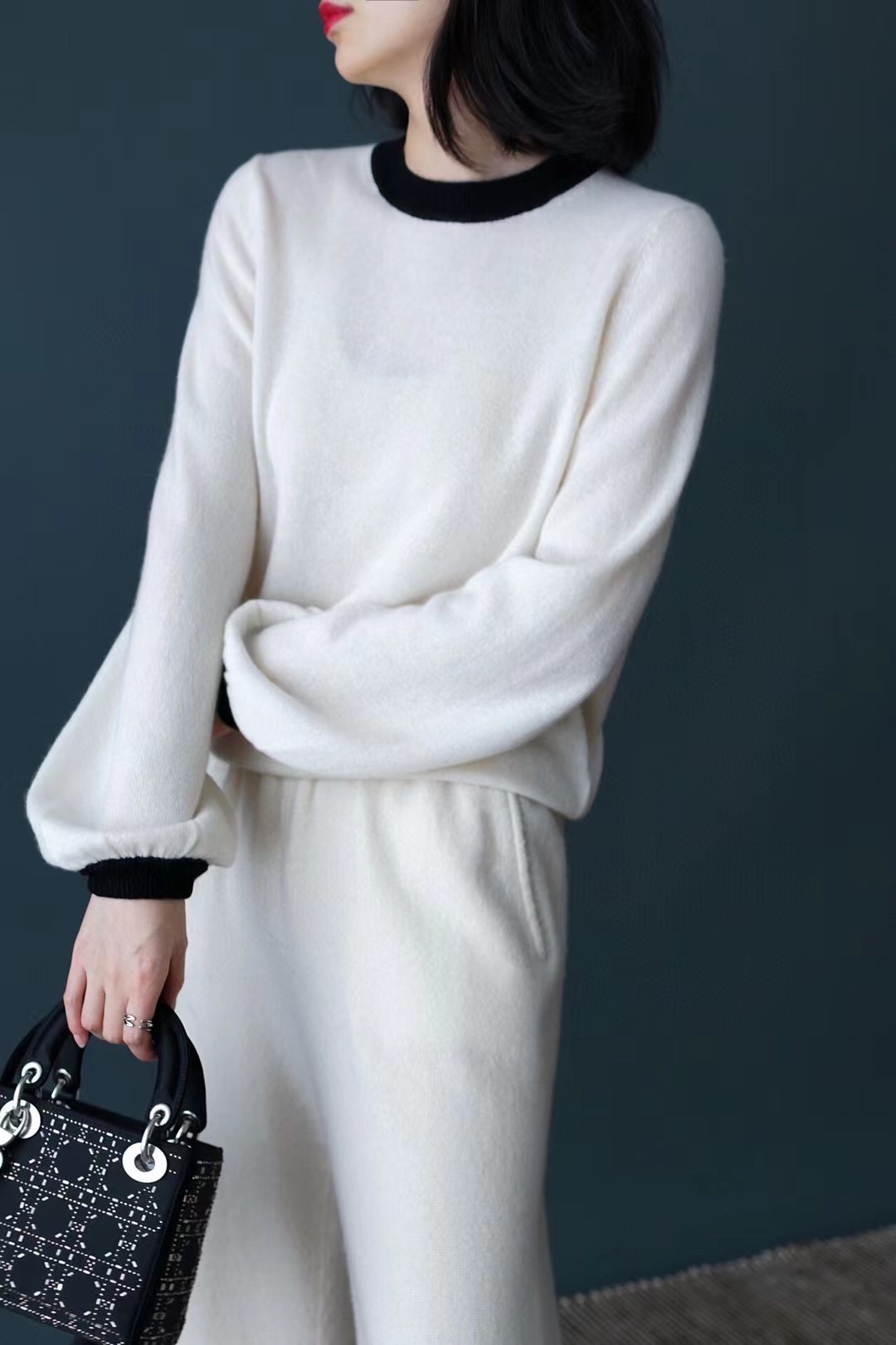 灯笼袖撞色圆领小香风羊绒衫