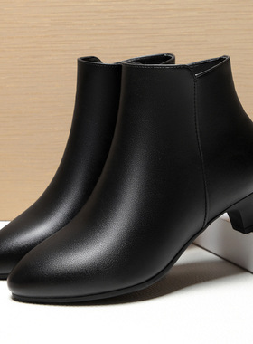 新款妈妈鞋女冬季款黑色高帮皮鞋洋气保暖加绒棉鞋中筒靴子侧拉链