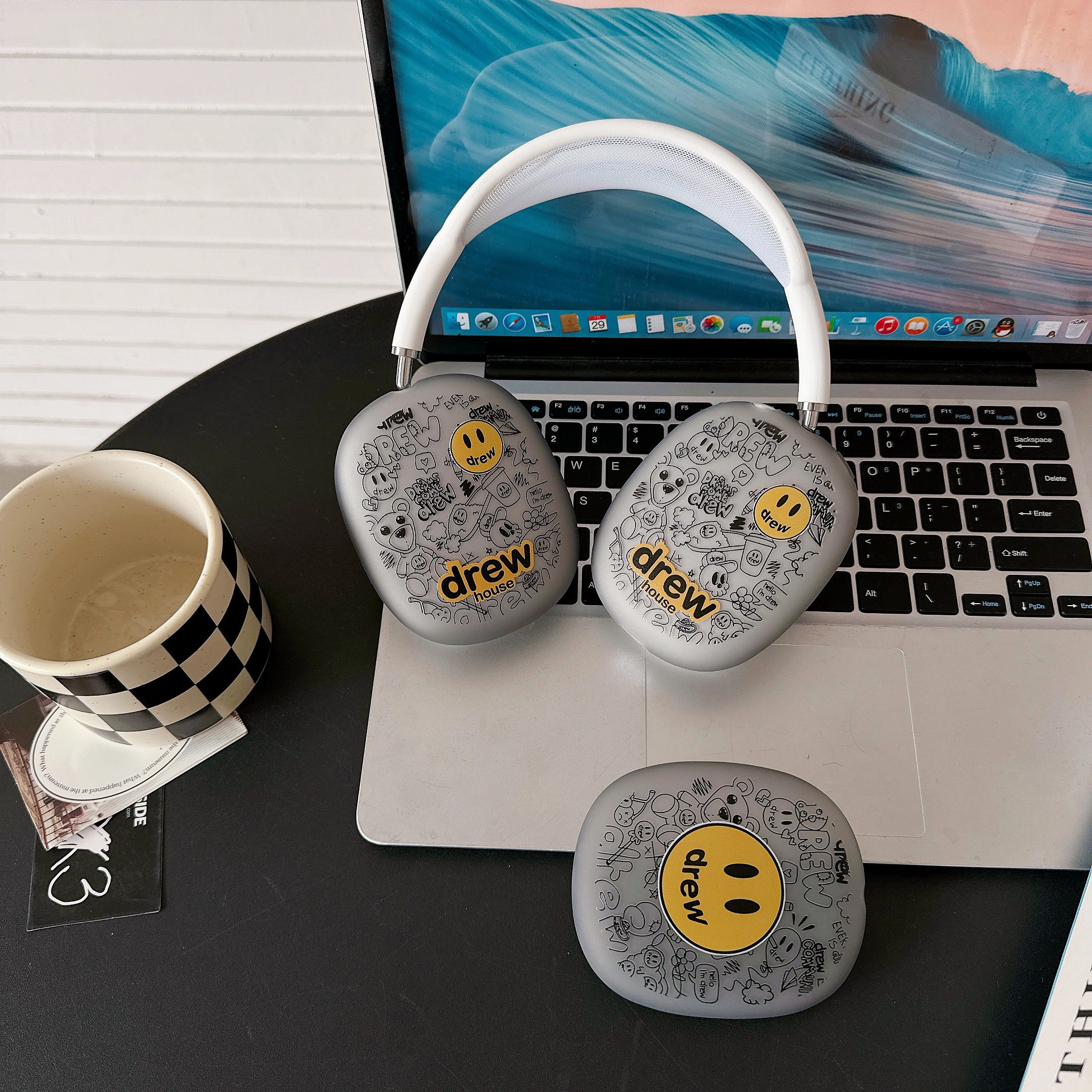 适用苹果AirpodsMax头戴式耳机壳卡通drew笑脸贴纸airpods max保护壳网红ins风个性AirpodsMax创意小众新款女
