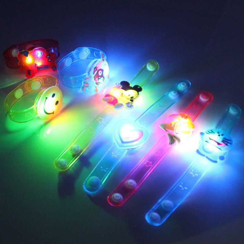 闪光手腕带发光卡通手镯发光手表带卡通手环玩具六一儿童开学礼物在类目 玩具/童车/益智/积木/模型, 电子/发光/充气/整蛊玩具, 发光玩具中 - 来自Buy2taobao.com提供专业的淘宝代购服务