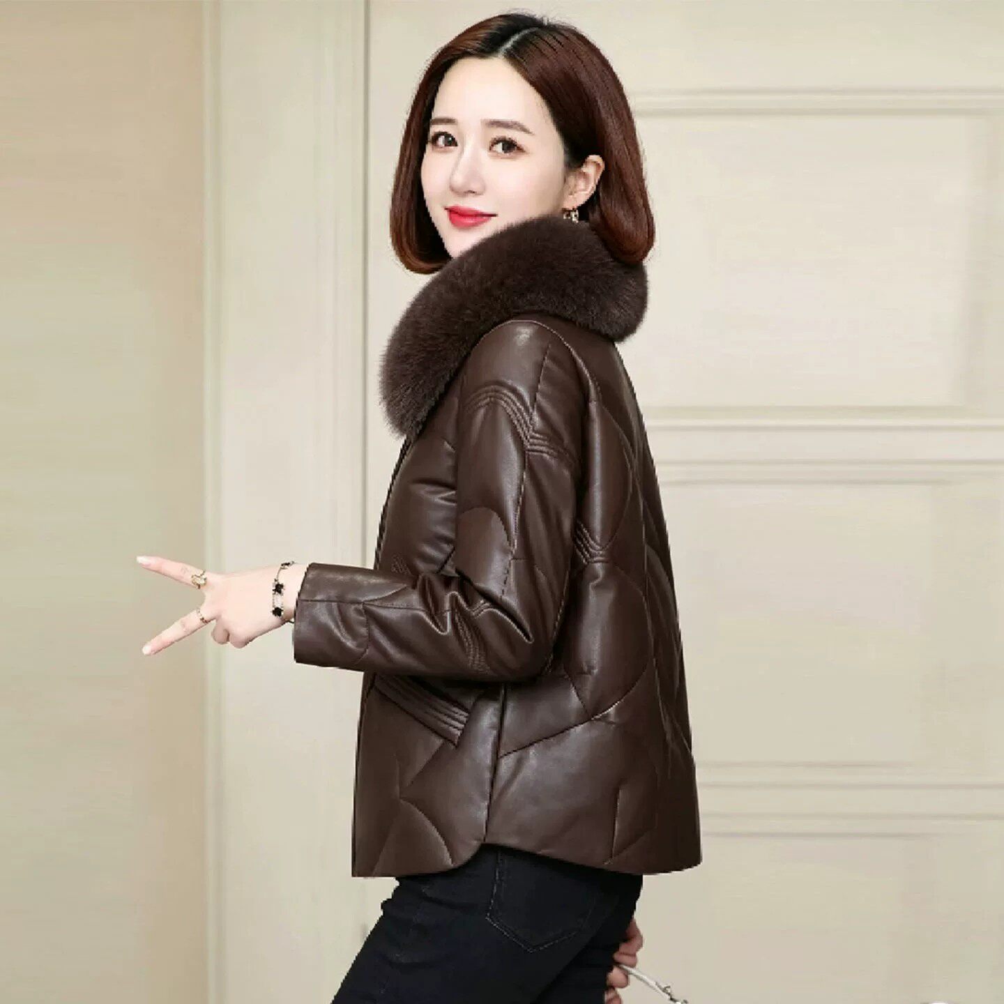 皮羽绒棉服女短款2026冬新款大狐狸毛领皮草加厚外套妈妈海宁皮衣