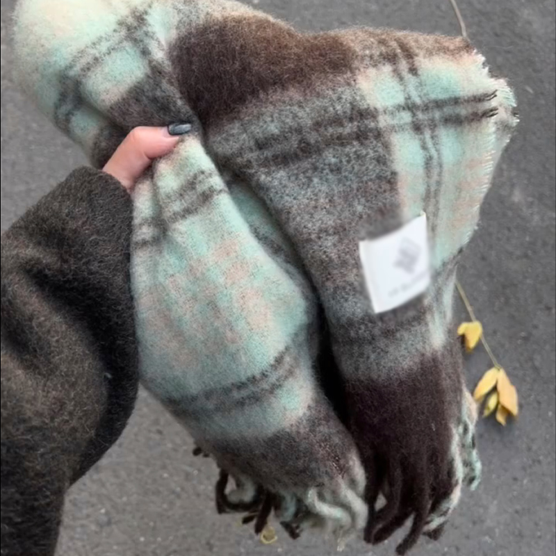 薄荷绿色围巾秋冬季女韩系氛围感毛绒加厚保暖送女生披肩2025新款