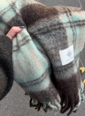 薄荷绿色围巾秋冬季女韩系氛围感毛绒加厚保暖送女生披肩2025新款