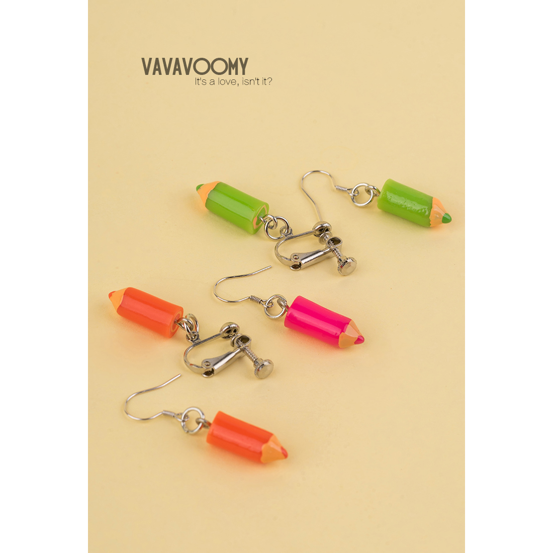 vavavoomy 彩色小铅笔耳环甜美可爱特色迷你多色小铅笔耳环防过敏