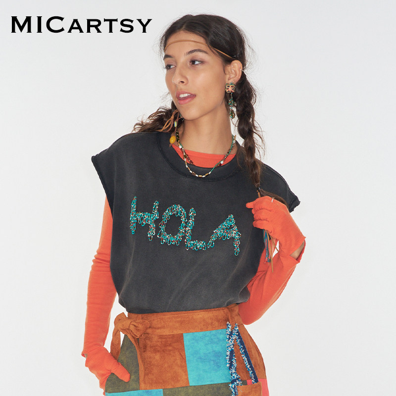 MICartsy王紫珊2024秋冬新款深灰色HOLA水洗背心T恤