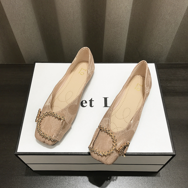 水钻扣布面浅口软底方头单鞋女