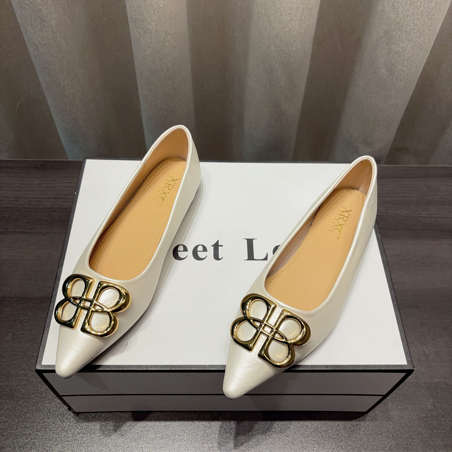 法式浅口单鞋女杏色2026春季新款时尚金属扣软皮软底尖头平底瓢鞋,女鞋,浅口单鞋,淘宝优惠券,粉丝福利购,淘宝优惠卷